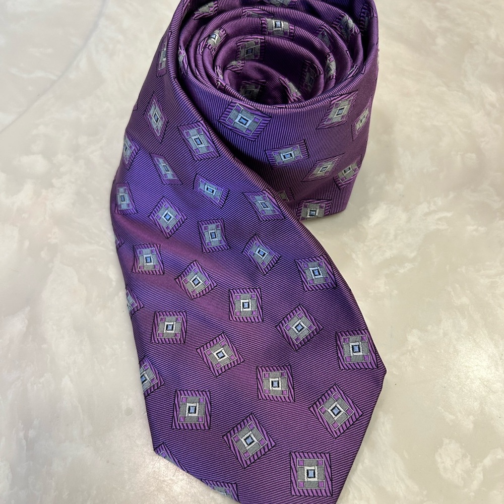 Alfred Dinner London Luxurious Purple Geometric Men's Silk Tie, Made in Italy - Picture 3 of 13